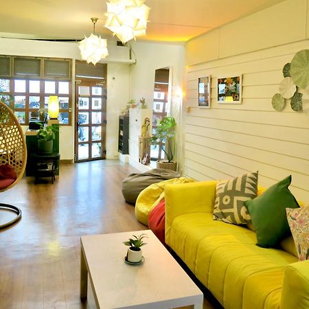 Les Fleurs Bangkok Hostel Exterior photo