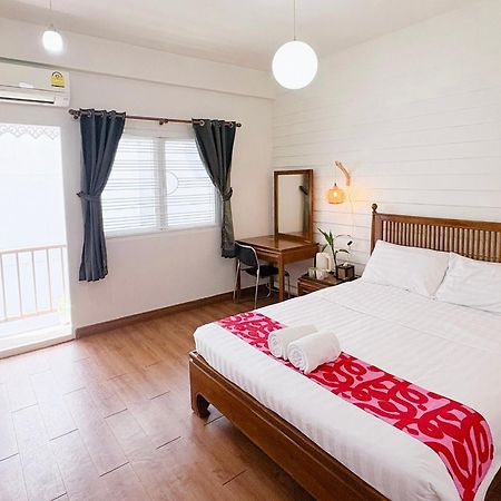 Les Fleurs Bangkok Hostel Exterior photo