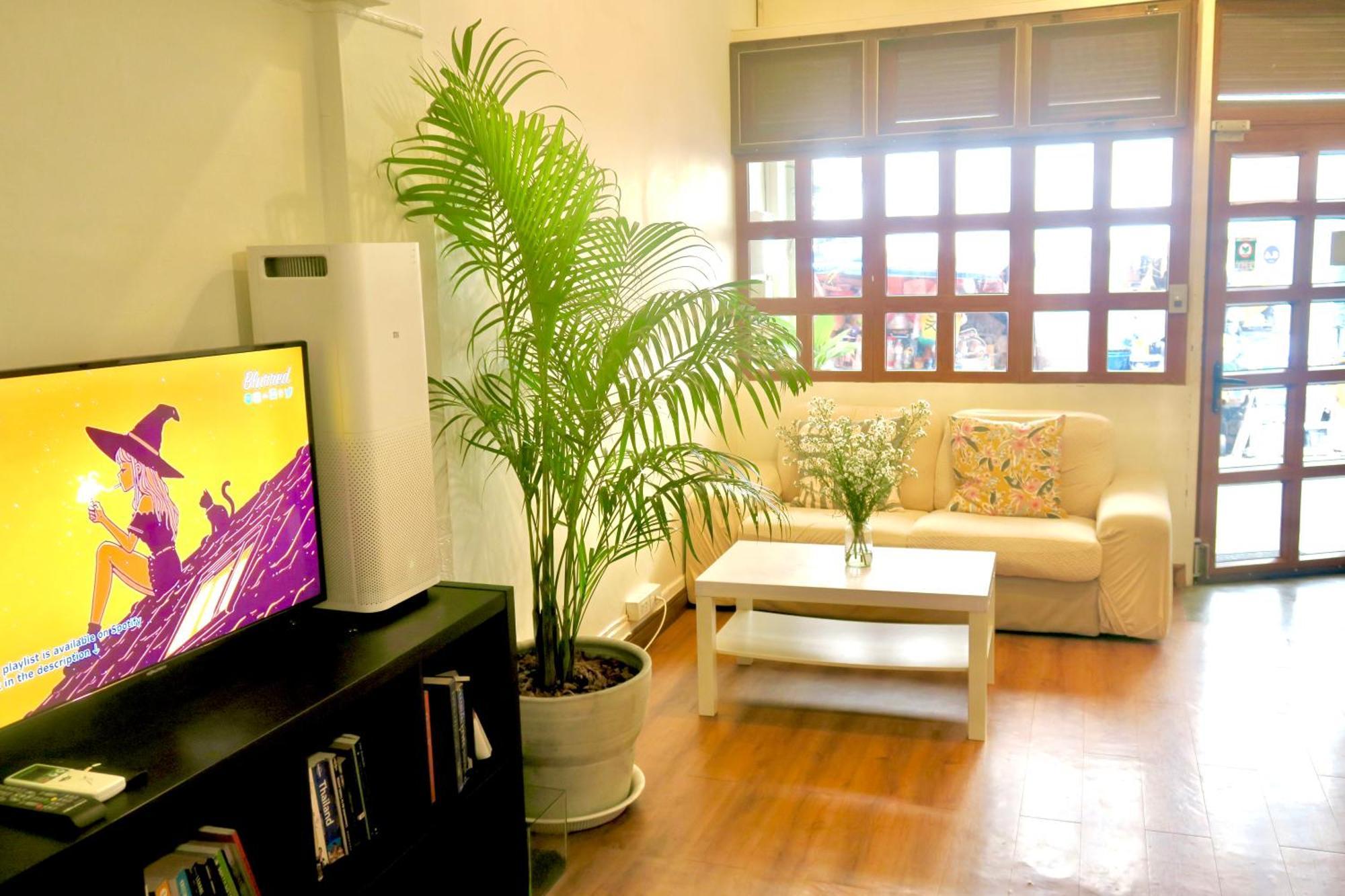 Les Fleurs Bangkok Hostel Exterior photo