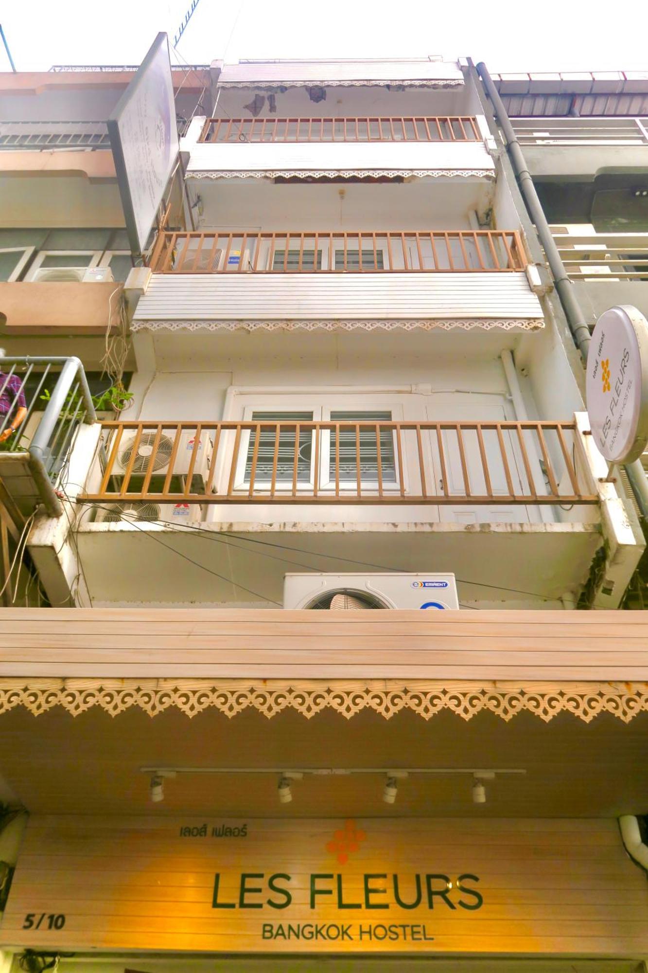 Les Fleurs Bangkok Hostel Exterior photo