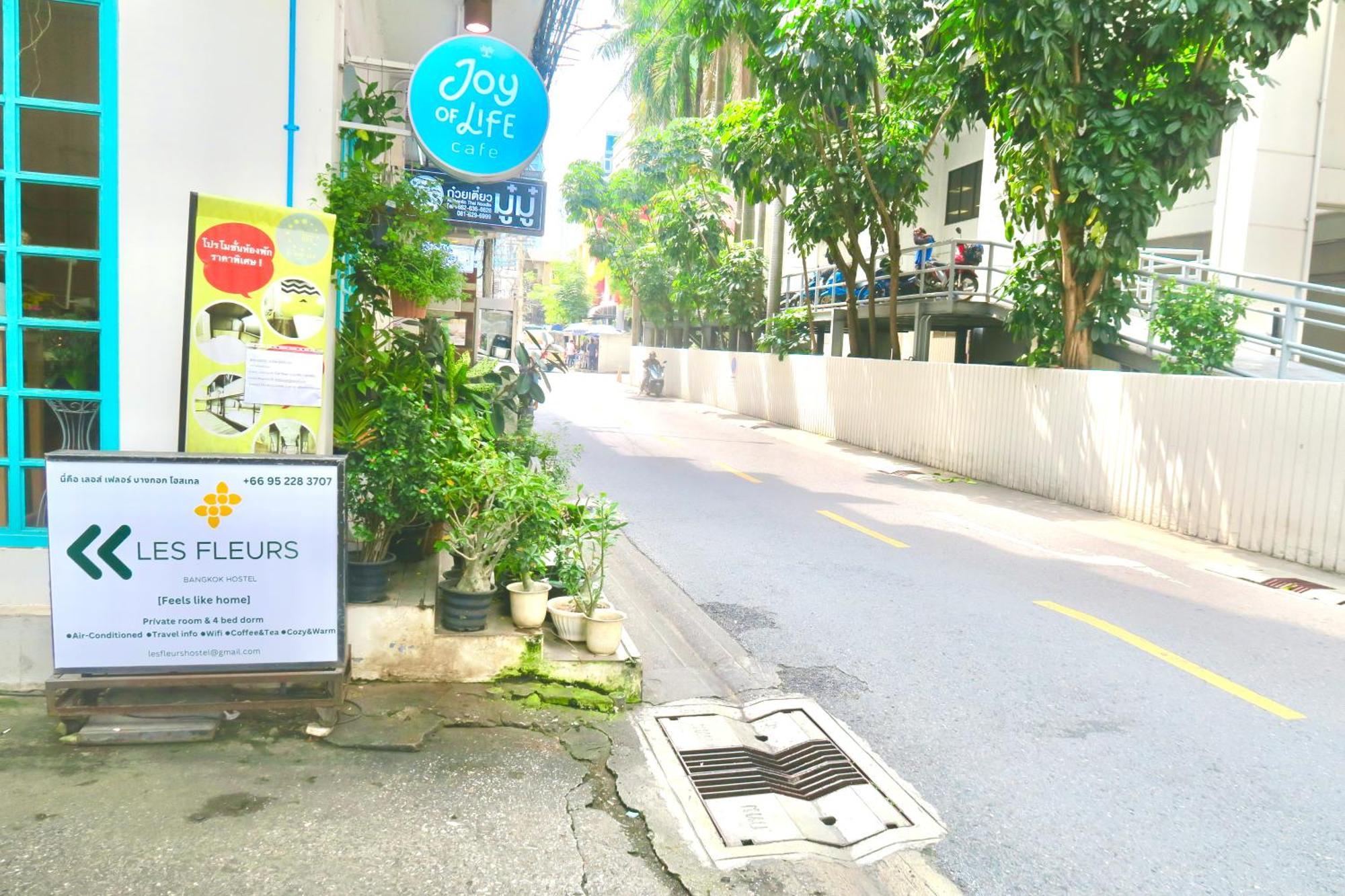 Les Fleurs Bangkok Hostel Exterior photo