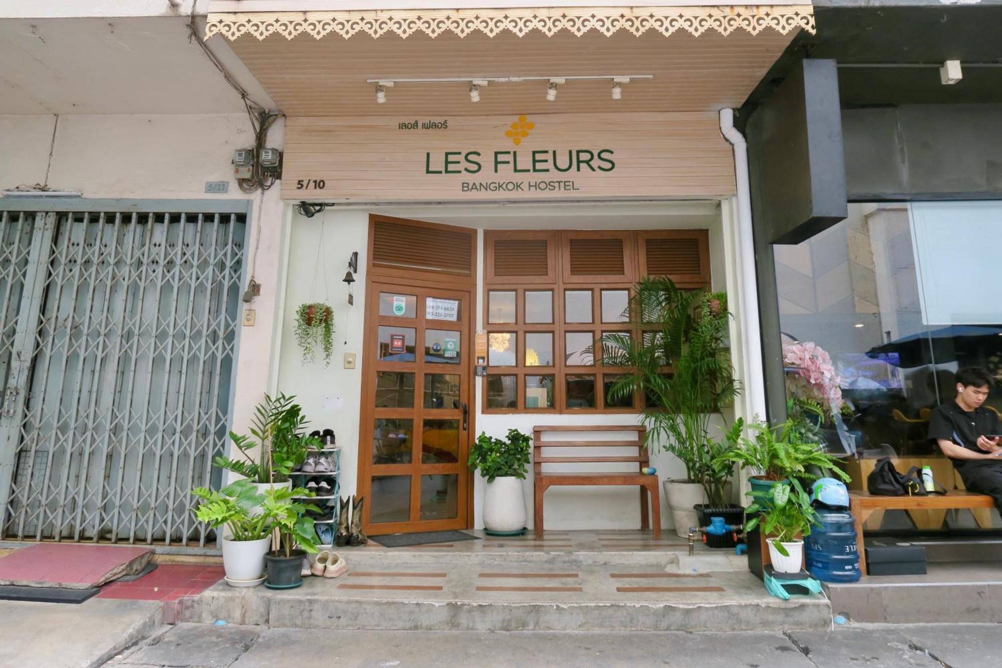 Les Fleurs Bangkok Hostel Exterior photo