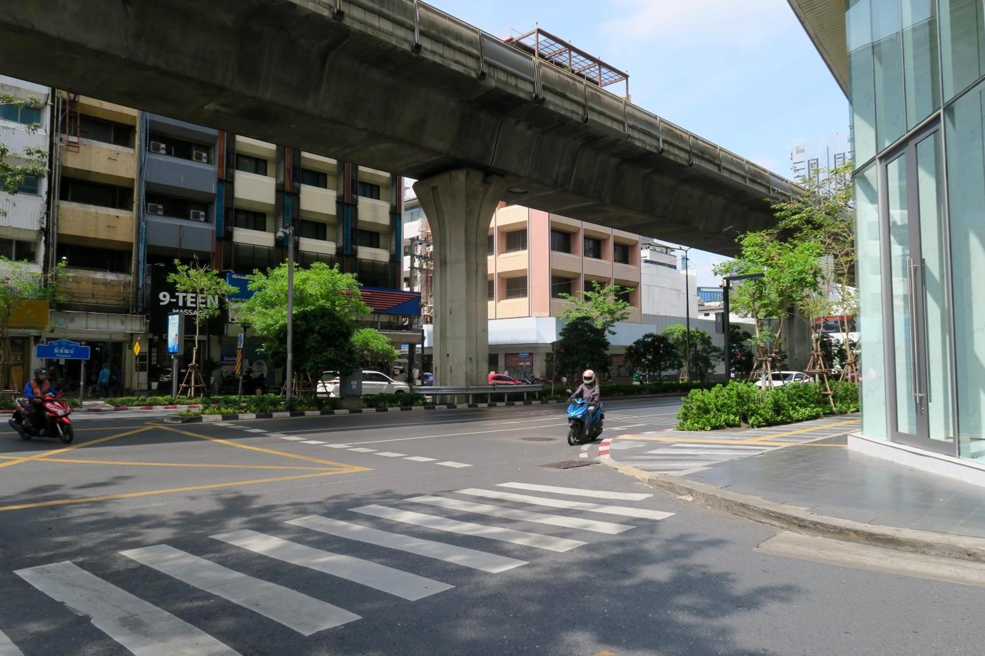Les Fleurs Bangkok Hostel Exterior photo