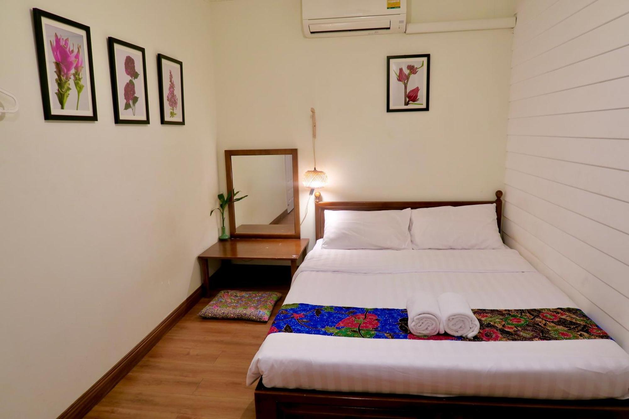 Les Fleurs Bangkok Hostel Exterior photo