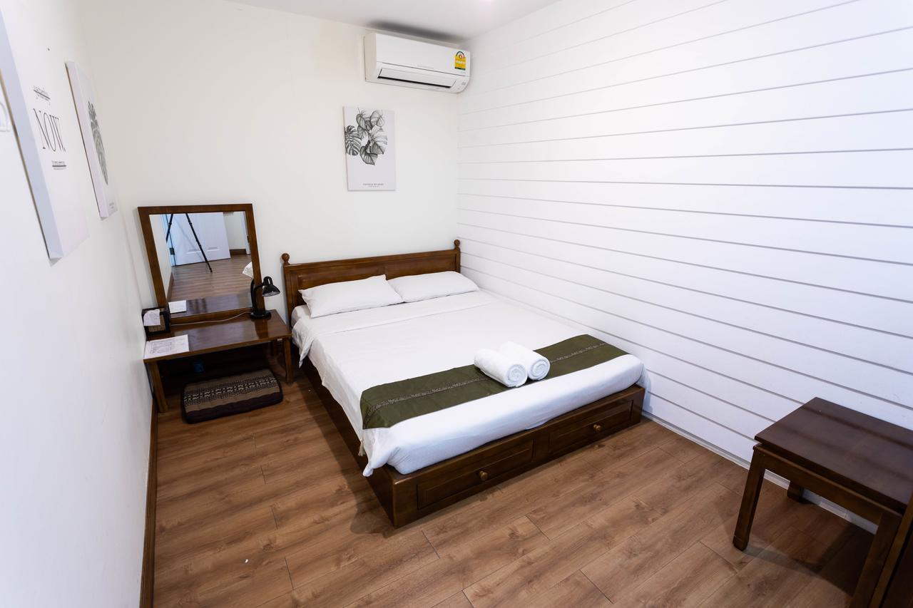 Les Fleurs Bangkok Hostel Exterior photo
