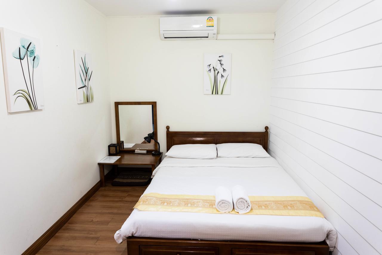 Les Fleurs Bangkok Hostel Exterior photo