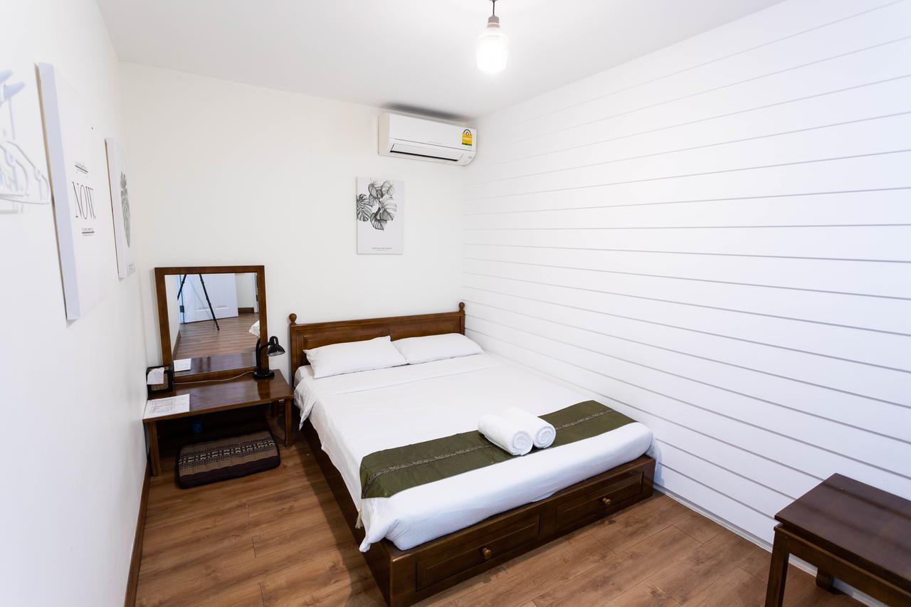 Les Fleurs Bangkok Hostel Exterior photo